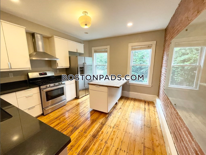 3 bed, 2 bath apartment for rent at 51 Greenwich St Unit 3, Mission Hill — photo 8 of 8