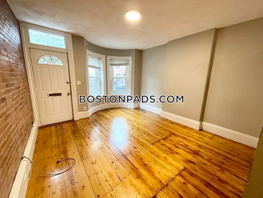 3 bed, 2 bath apartment for rent at 51 Greenwich St Unit 3, Mission Hill — photo 2 of 8