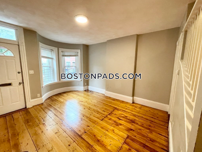 3 bed, 2 bath apartment for rent at 51 Greenwich St Unit 3, Mission Hill — photo 3 of 8
