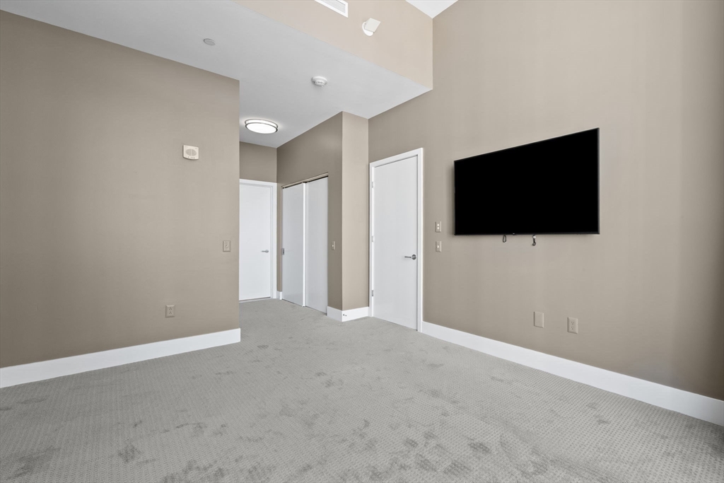 360 Newbury St, Back Bay