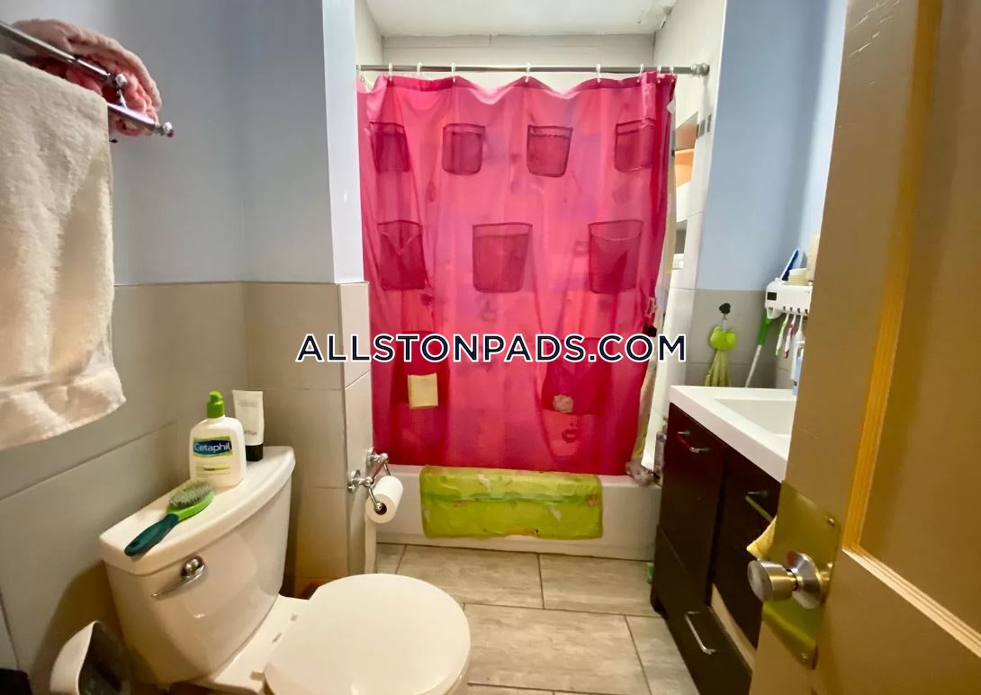 3 bed, 1 bath apartment for rent at 29 Easton St Unit 1, Allston — photo 5 of 5