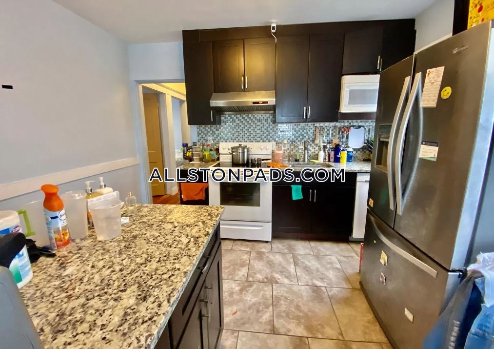 3 bed, 1 bath apartment for rent at 29 Easton St Unit 1, Allston