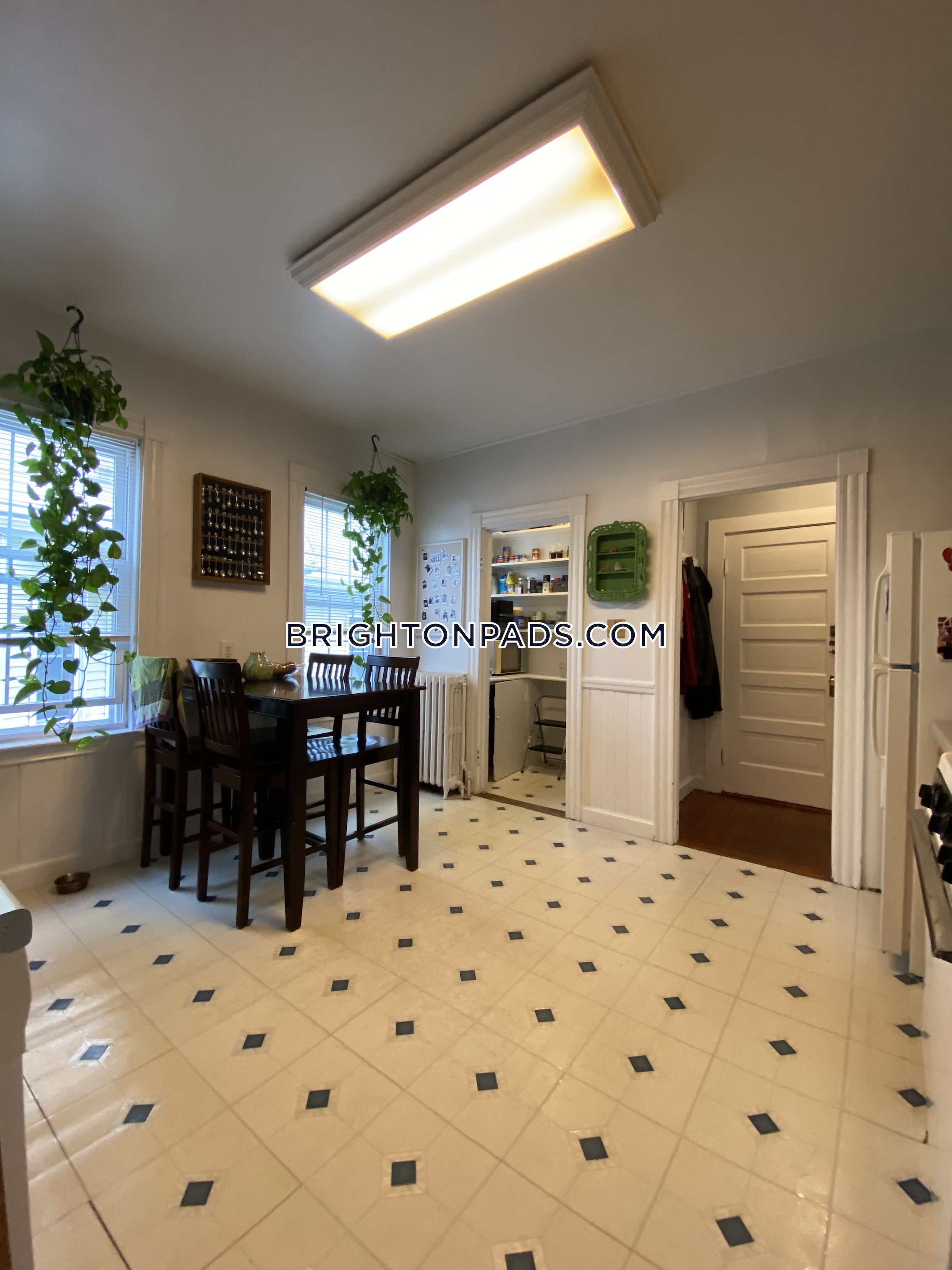 2 bed, 1 bath apartment for rent at 78 Brooks St Unit 2, Brighton — photo 9 of 10