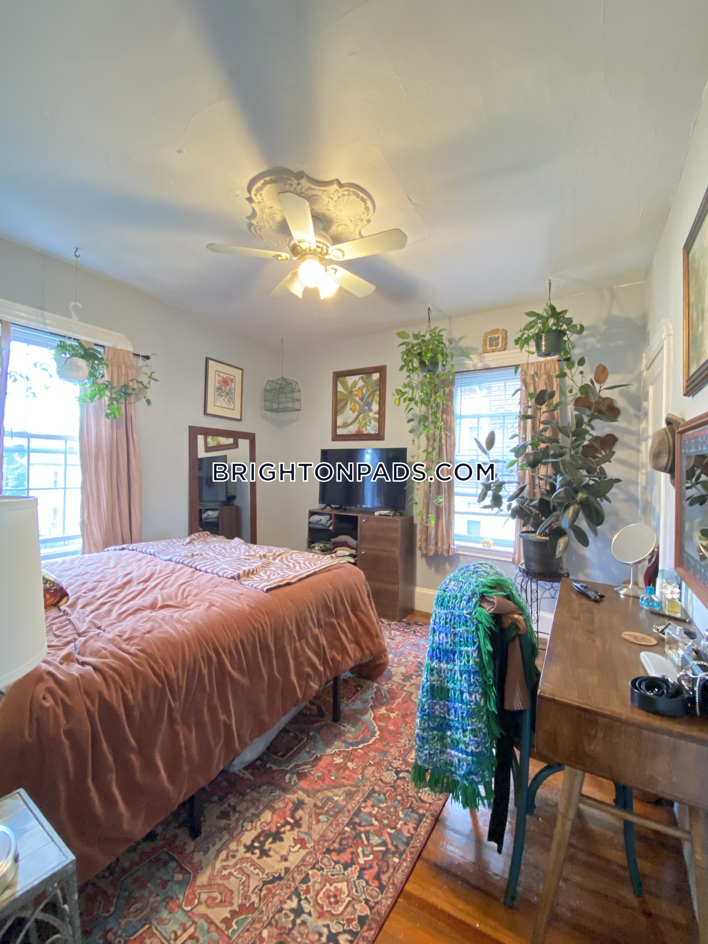 2 bed, 1 bath apartment for rent at 78 Brooks St Unit 2, Brighton — photo 2 of 10