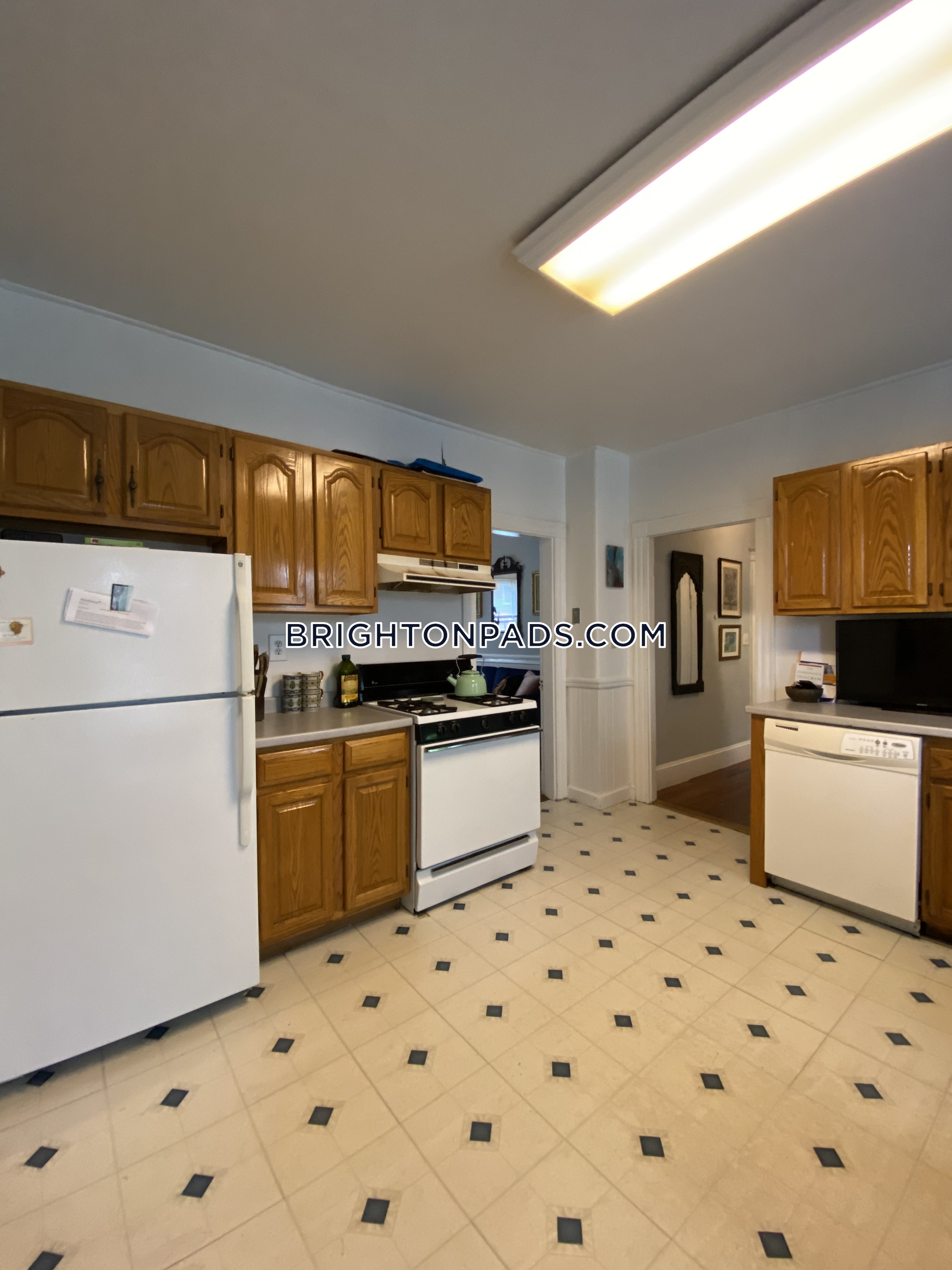 2 bed, 1 bath apartment for rent at 78 Brooks St Unit 2, Brighton — photo 7 of 10