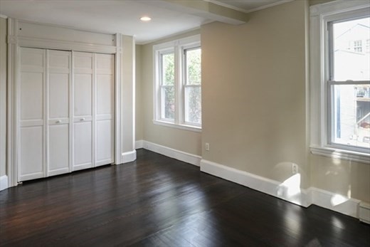 10 Pratt, Salem