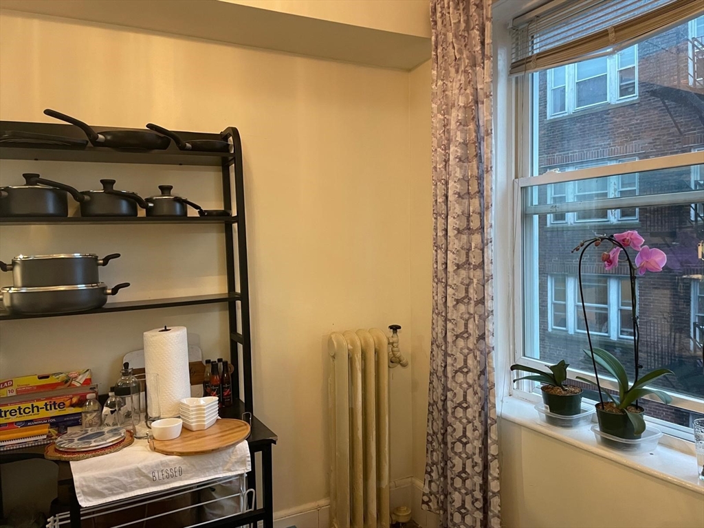 1607 Commonwealth Ave, Brighton