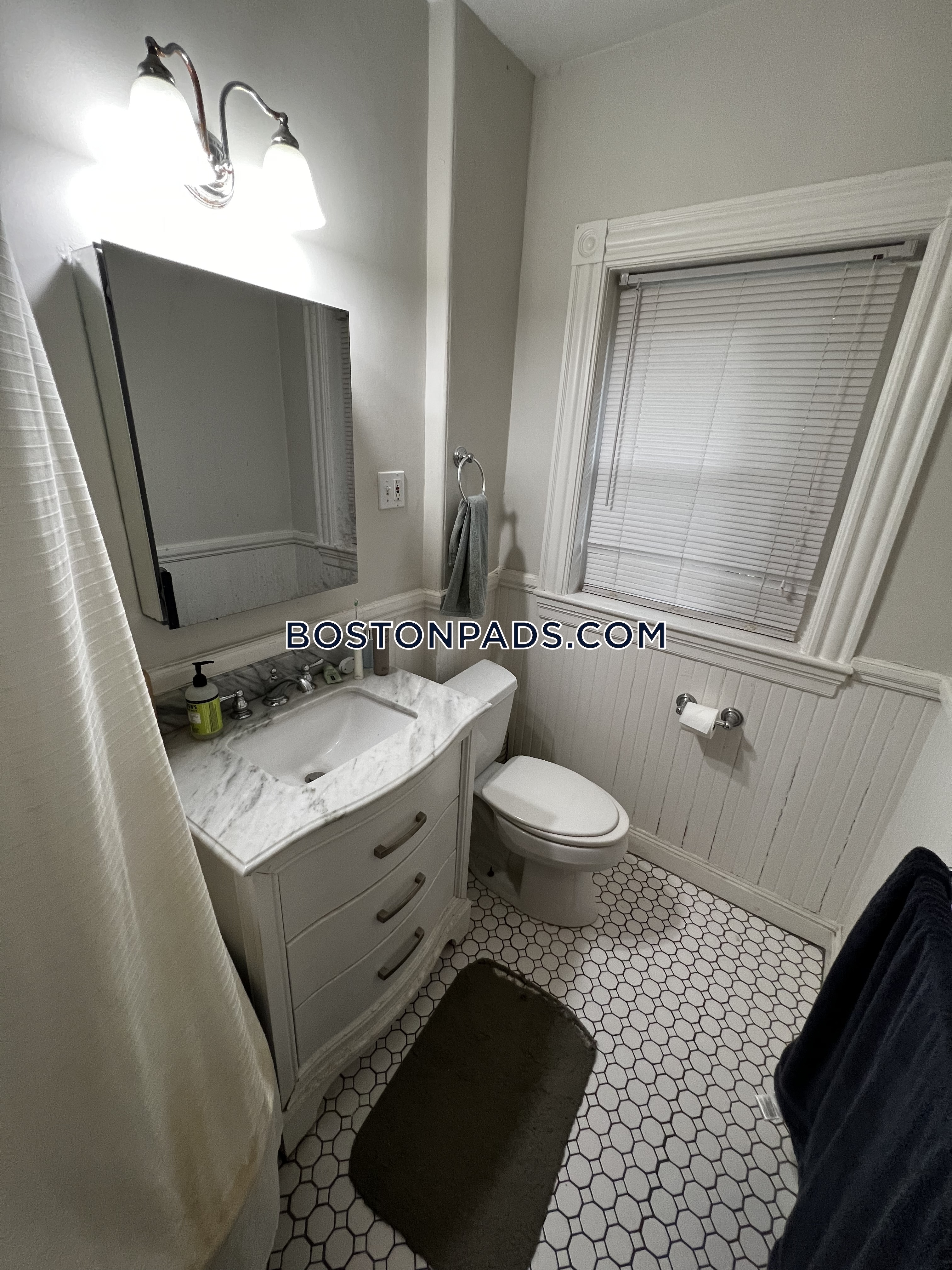 2 bed, 1 bath apartment for rent at 917 Beacon St Unit 3, Fenway — photo 21 of 21