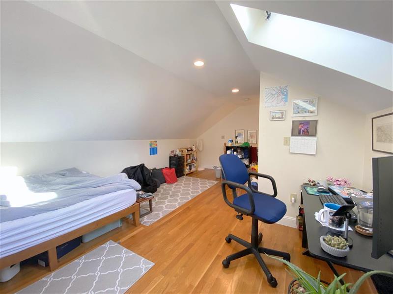 126 Pine St, The Port