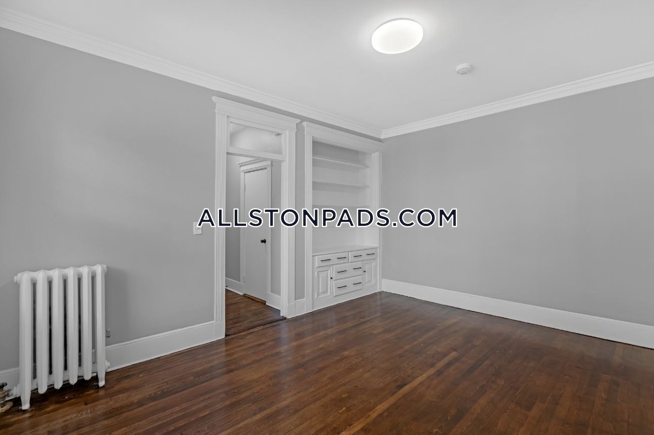 4 bed, 2 bath apartment for rent at 43 Glenville Ave Unit 2, Allston — photo 5 of 10