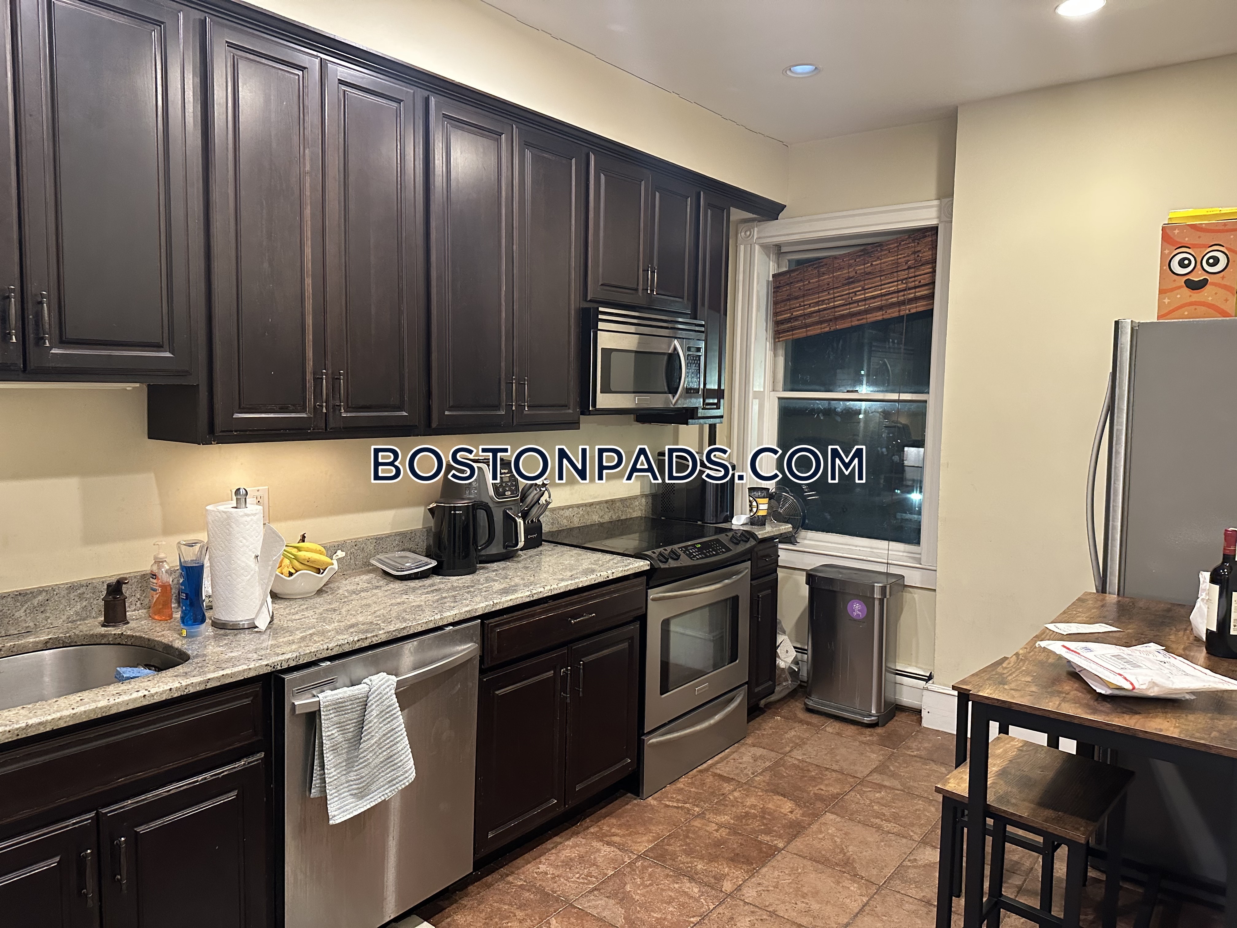 3 bed, 1.5 bath apartment for rent at 612 Columbus Unit 5, South End