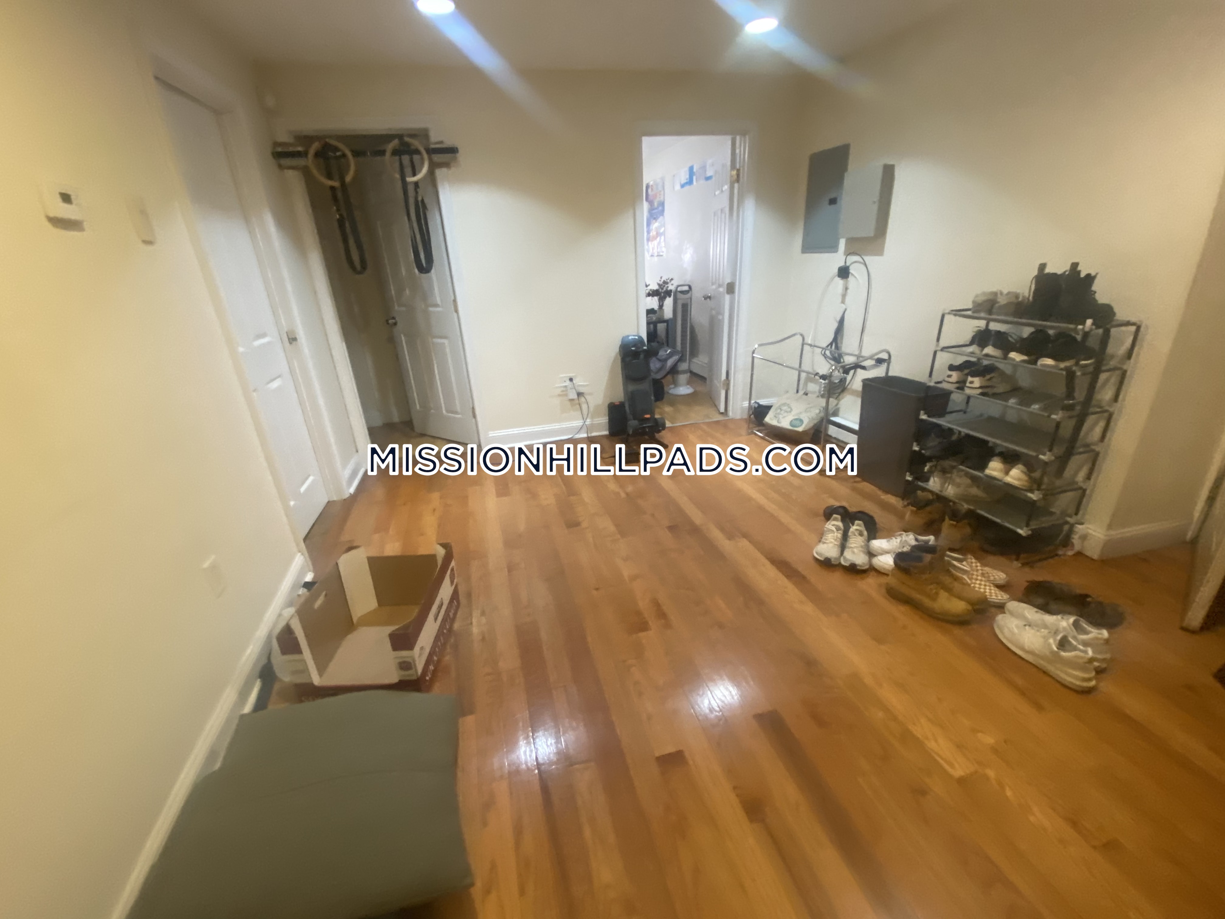 3 bed, 1 bath apartment for rent at 22 Fisher Ave Unit 1, Mission Hill — photo 15 of 24