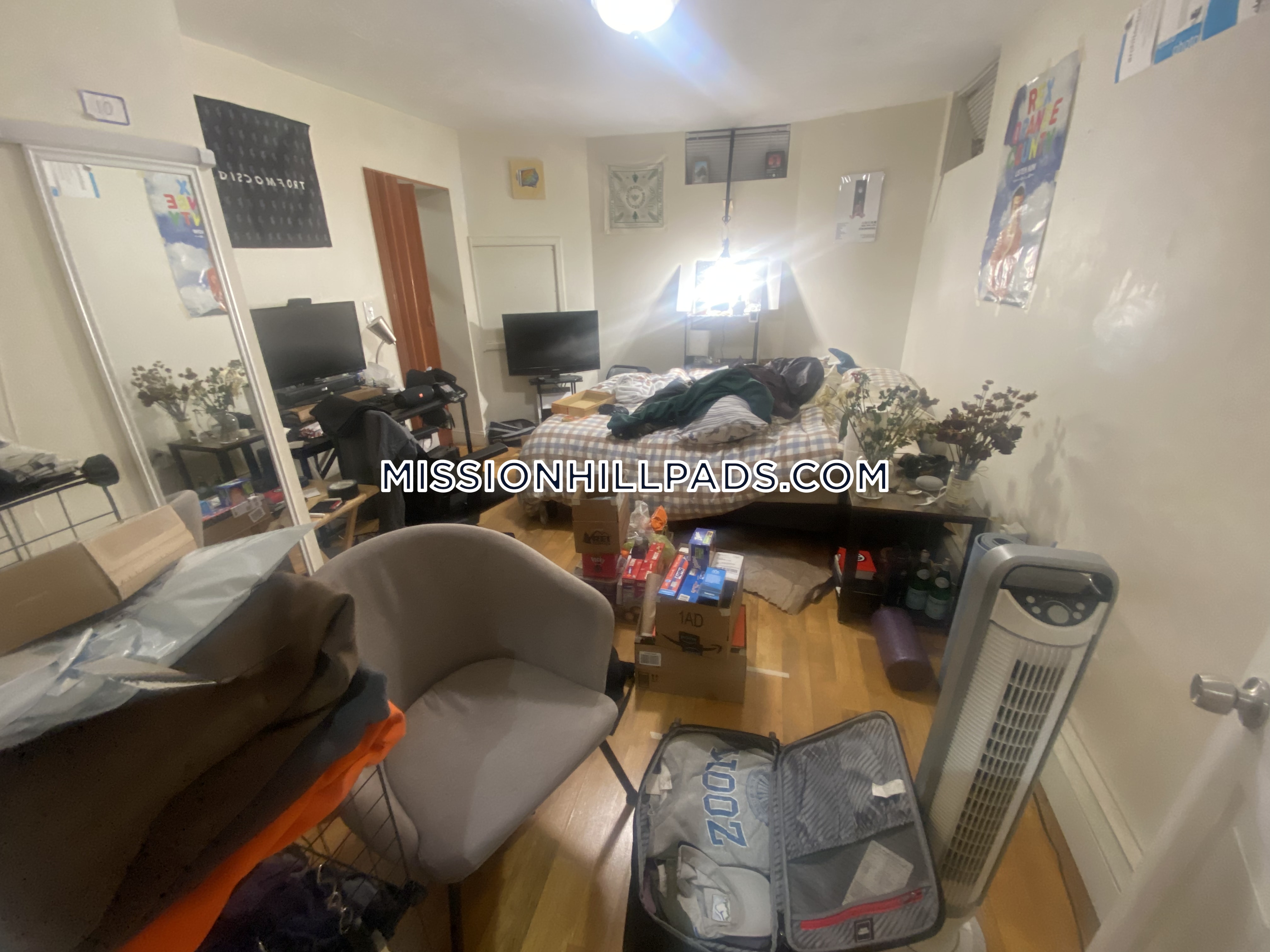 3 bed, 1 bath apartment for rent at 22 Fisher Ave Unit 1, Mission Hill — photo 18 of 24