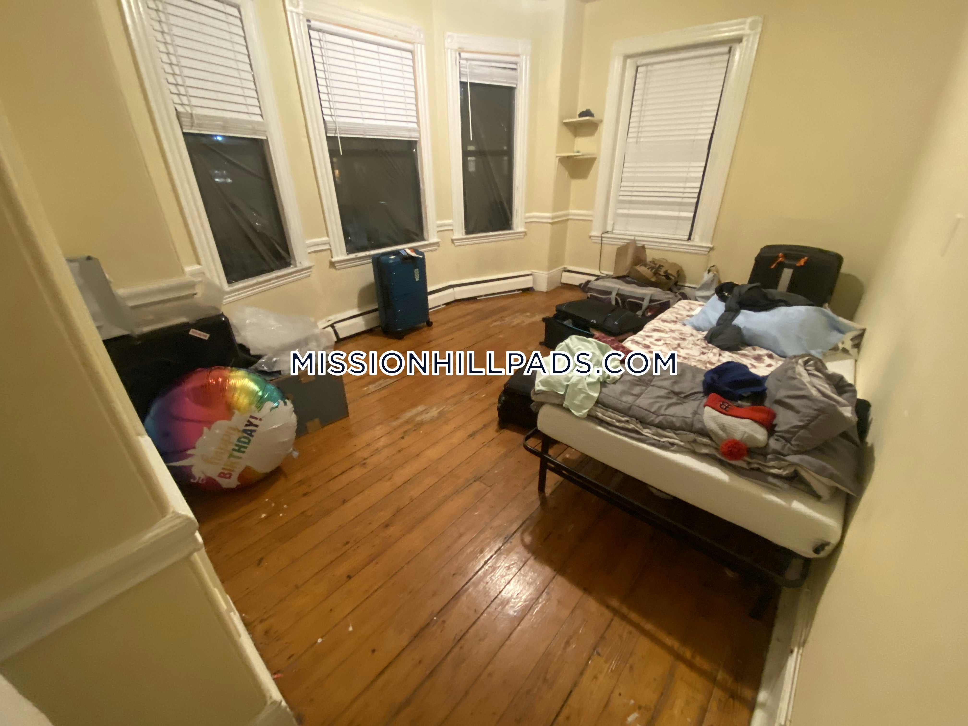 3 bed, 1 bath apartment for rent at 1512 Tremont St Unit 3, Mission Hill — photo 2 of 4