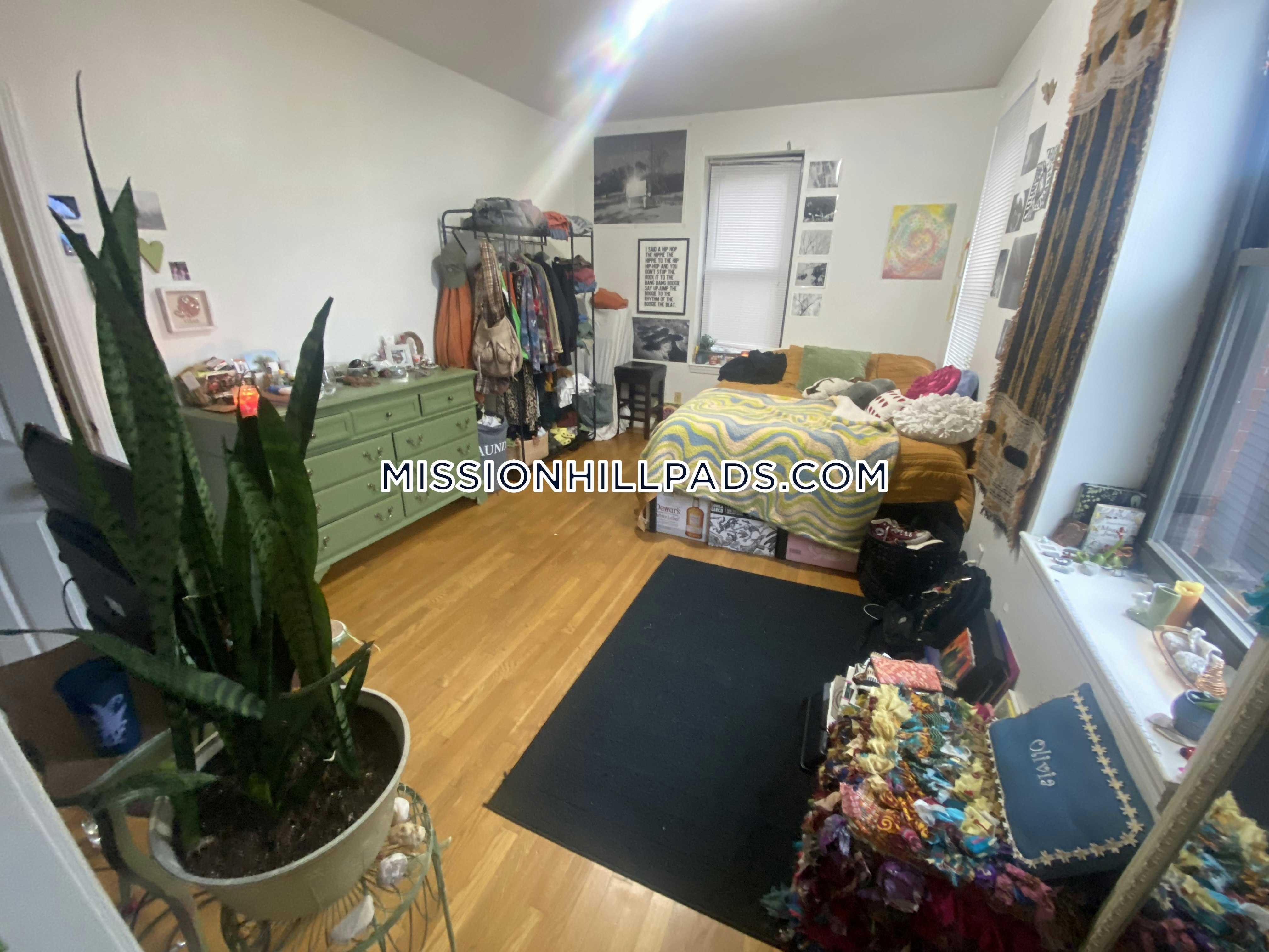 715 Parker St, Mission Hill