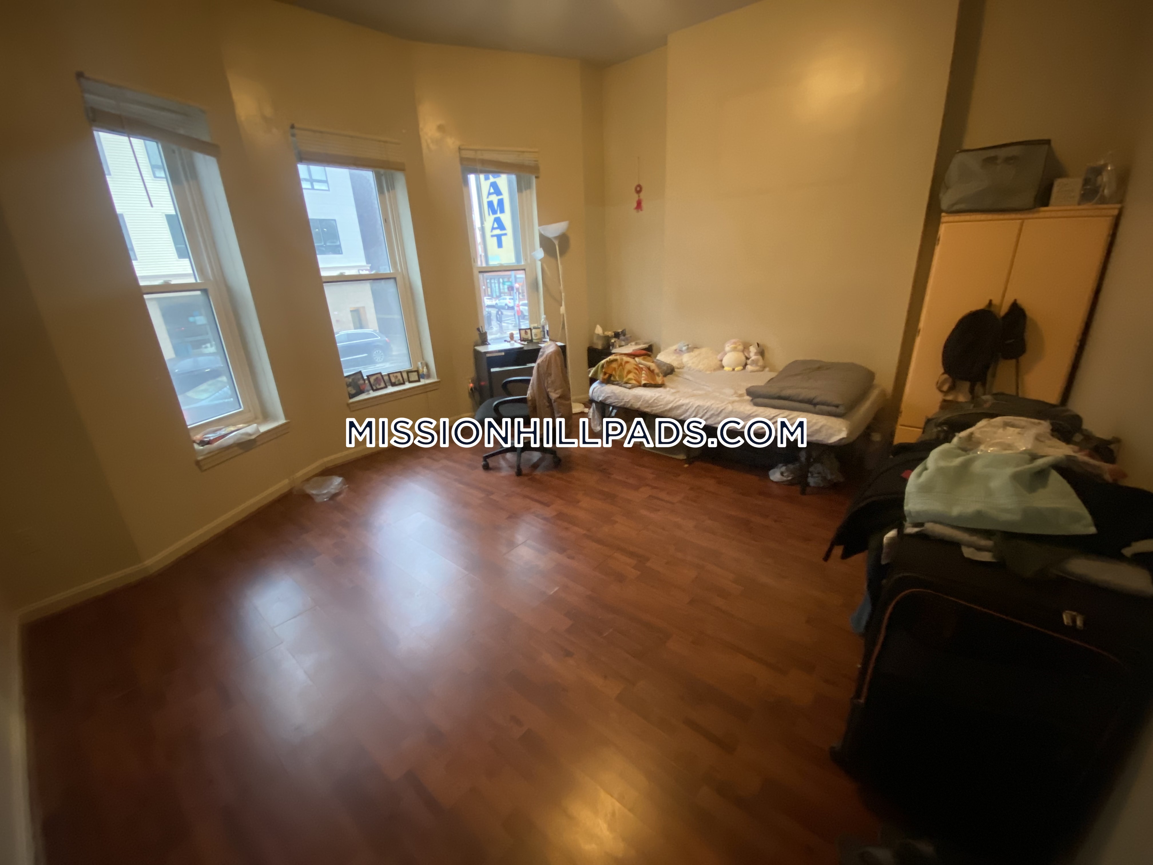 3 bed, 1 bath apartment for rent at 1458 Tremont St Unit 1, Mission Hill — photo 6 of 23