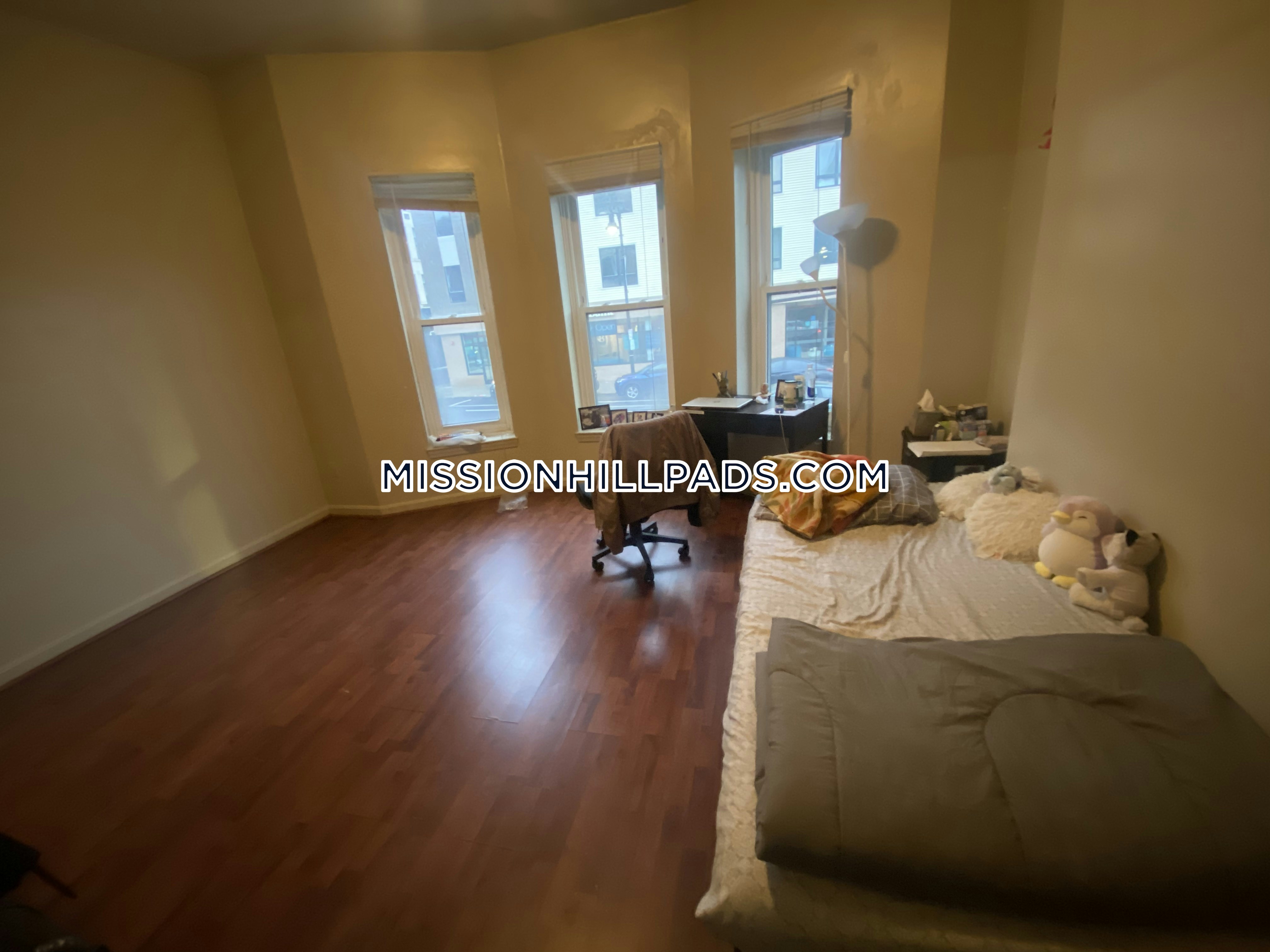 3 bed, 1 bath apartment for rent at 1458 Tremont St Unit 1, Mission Hill — photo 7 of 23