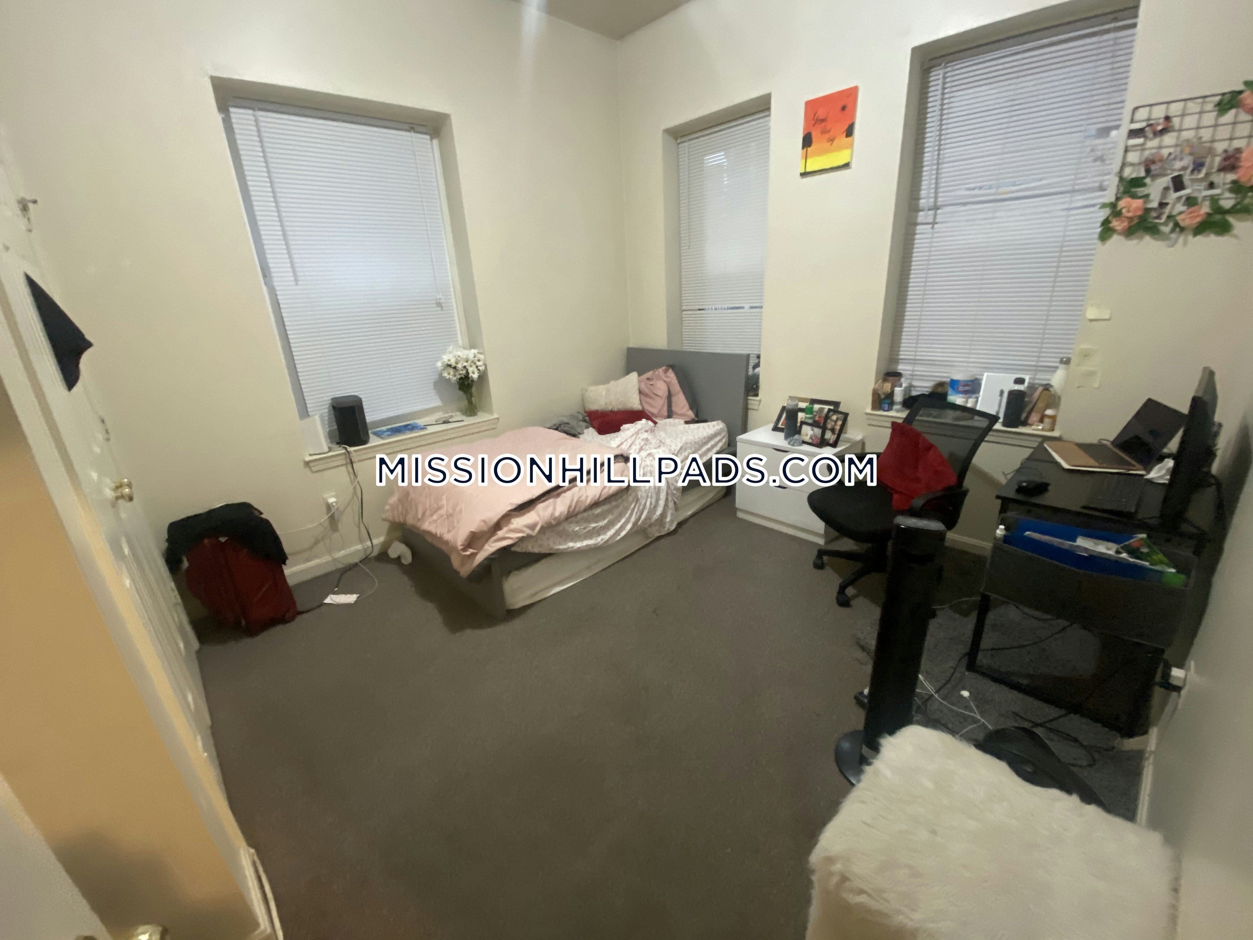 3 bed, 1 bath apartment for rent at 1458 Tremont St Unit 1, Mission Hill — photo 20 of 23