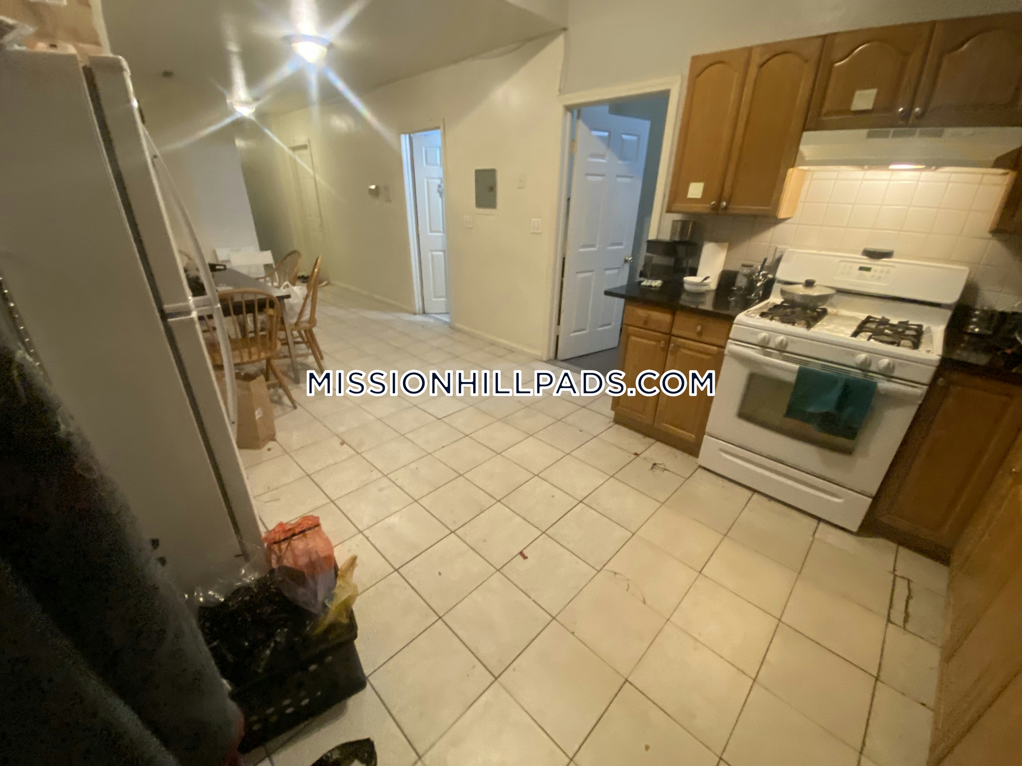 3 bed, 1 bath apartment for rent at 1458 Tremont St Unit 1, Mission Hill — photo 4 of 23