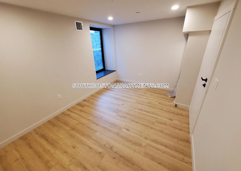 4 bed, 4+ bath apartment for rent at 6 National St Unit 3, South Boston — photo 5 of 37