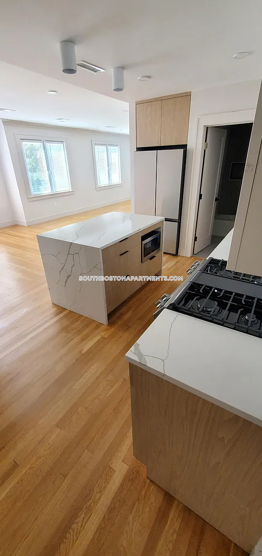 4 bed, 4+ bath apartment for rent at 6 National St Unit 3, South Boston — photo 14 of 37