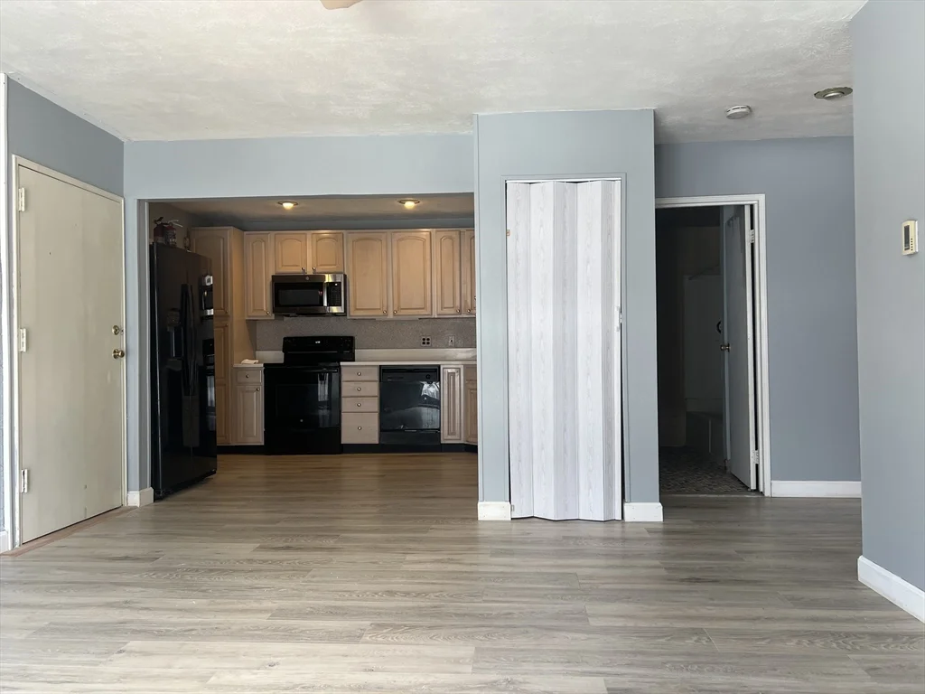 222 Winthrop Shore Dr, Winthrop