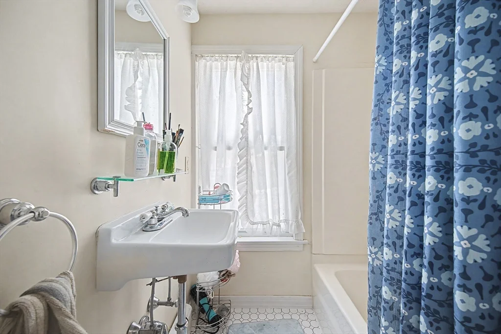 268 Wood St, Hopkinton