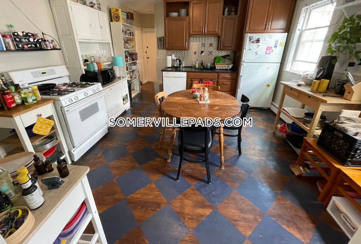 4 bed, 1 bath apartment for rent at 5 Durham St Unit 5, Inman Square — photo 2 of 7