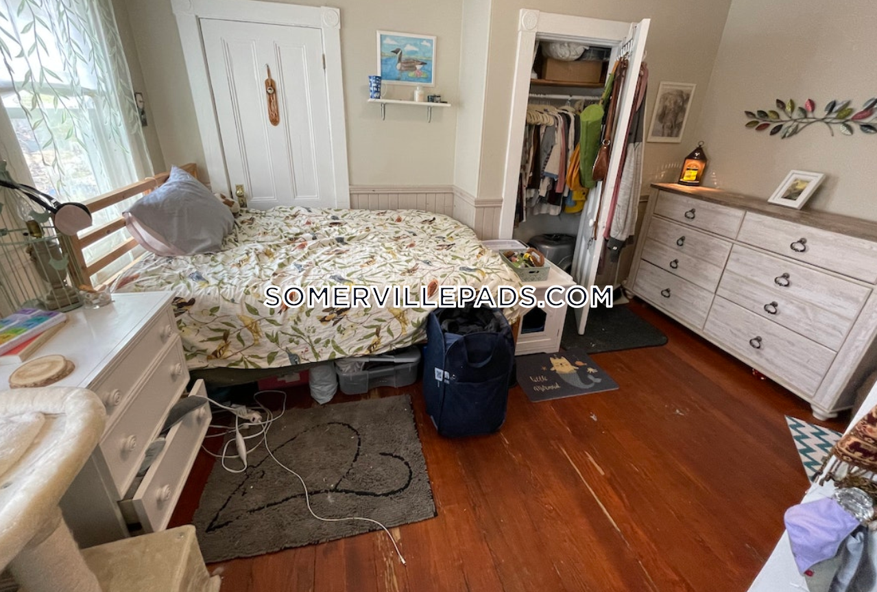 4 bed, 1 bath apartment for rent at 5 Durham St Unit 5, Inman Square — photo 4 of 7