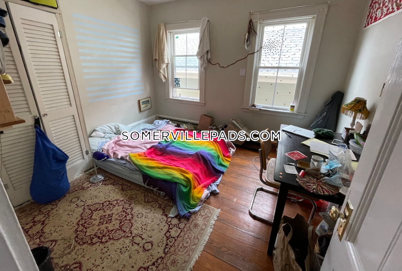 4 bed, 1 bath apartment for rent at 5 Durham St Unit 5, Inman Square — photo 5 of 7