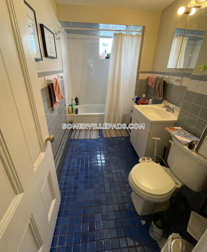 4 bed, 1 bath apartment for rent at 5 Durham St Unit 5, Inman Square — photo 6 of 7