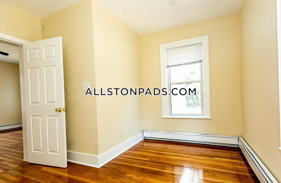 5 bed, 2 bath apartment for rent at 36 Pratt St Unit 2, Allston — photo 2 of 37