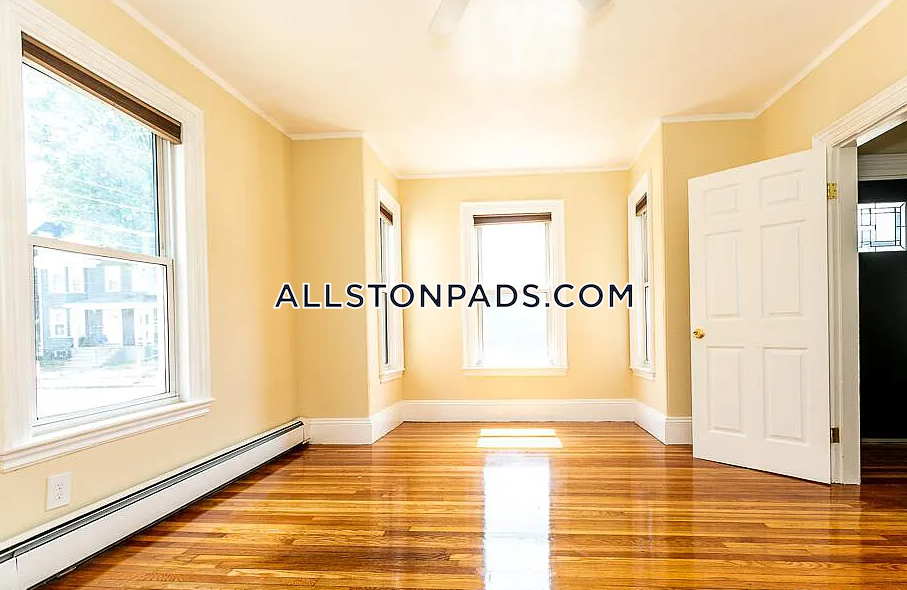 5 bed, 2 bath apartment for rent at 36 Pratt St Unit 2, Allston — photo 10 of 37