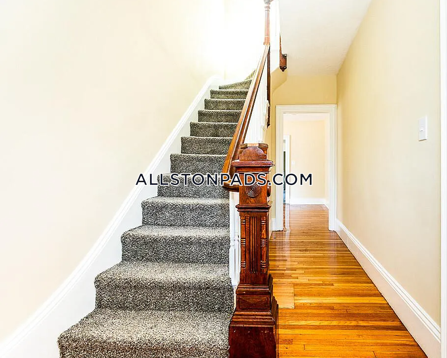 5 bed, 2 bath apartment for rent at 36 Pratt St Unit 2, Allston — photo 11 of 37