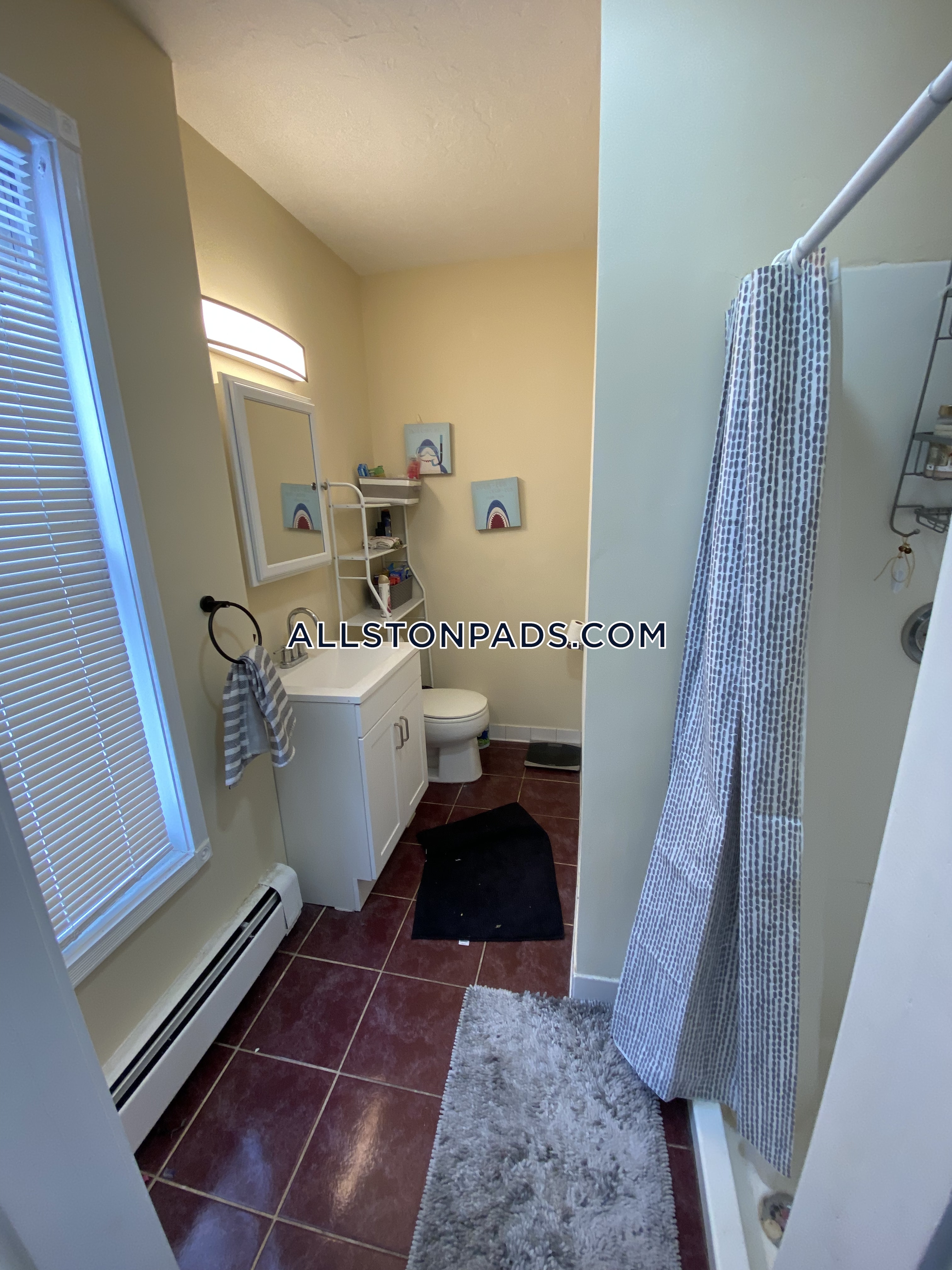 5 bed, 2 bath apartment for rent at 36 Pratt St Unit 2, Allston — photo 24 of 37