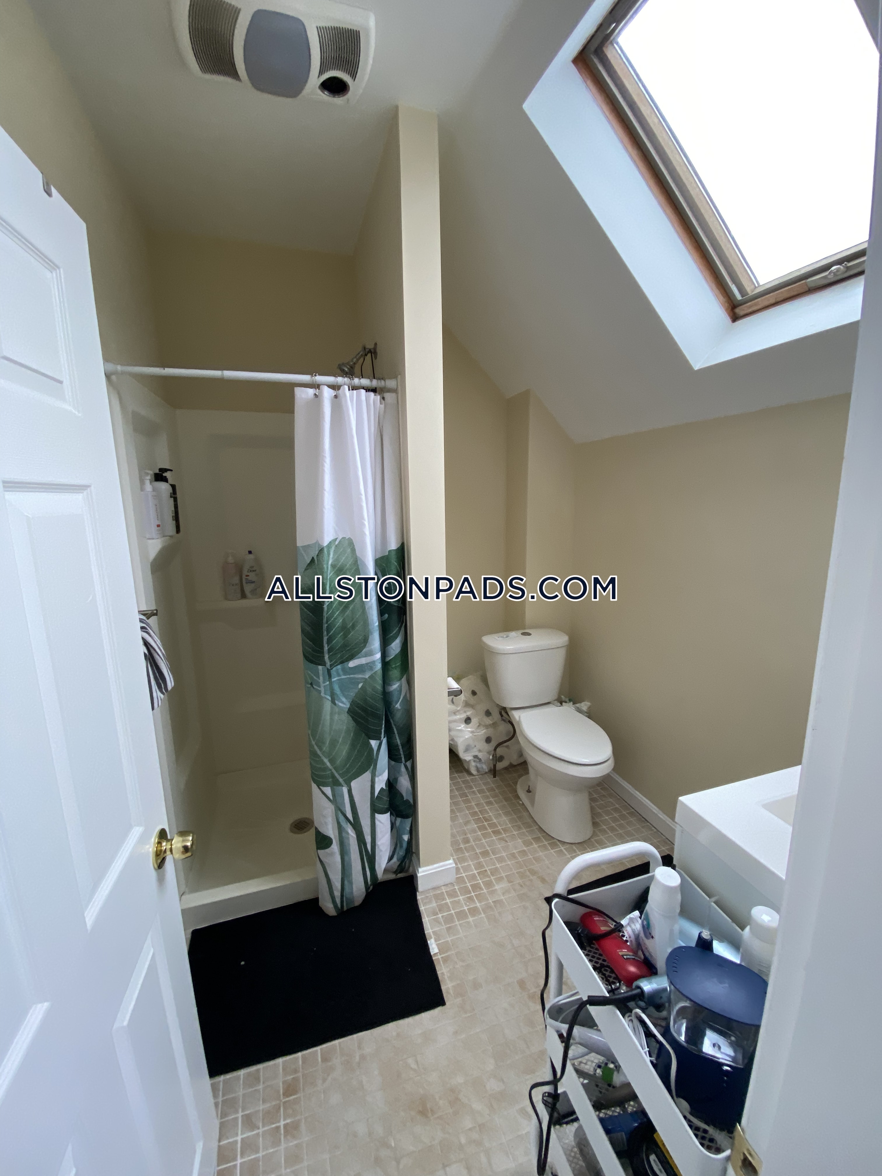 5 bed, 2 bath apartment for rent at 36 Pratt St Unit 2, Allston — photo 27 of 37