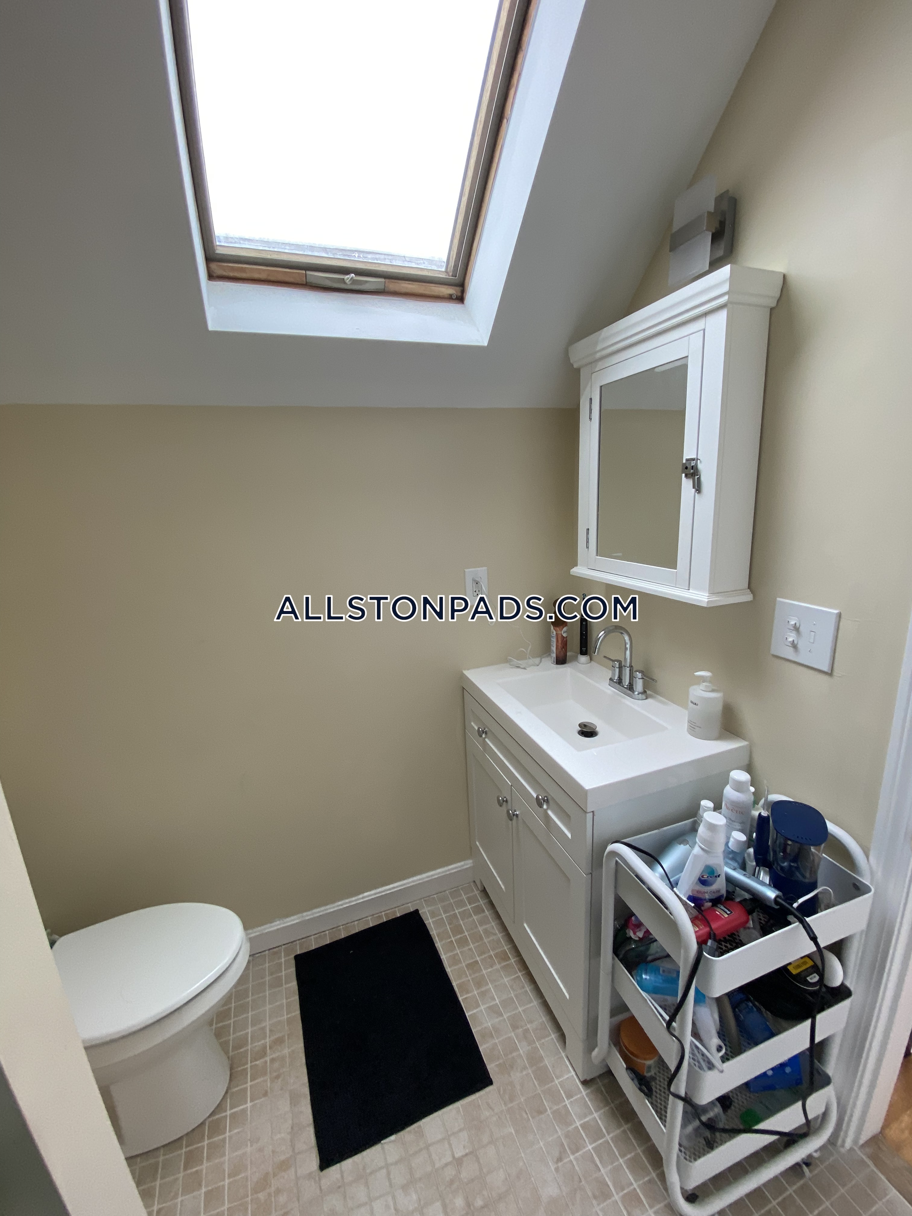 5 bed, 2 bath apartment for rent at 36 Pratt St Unit 2, Allston — photo 28 of 37