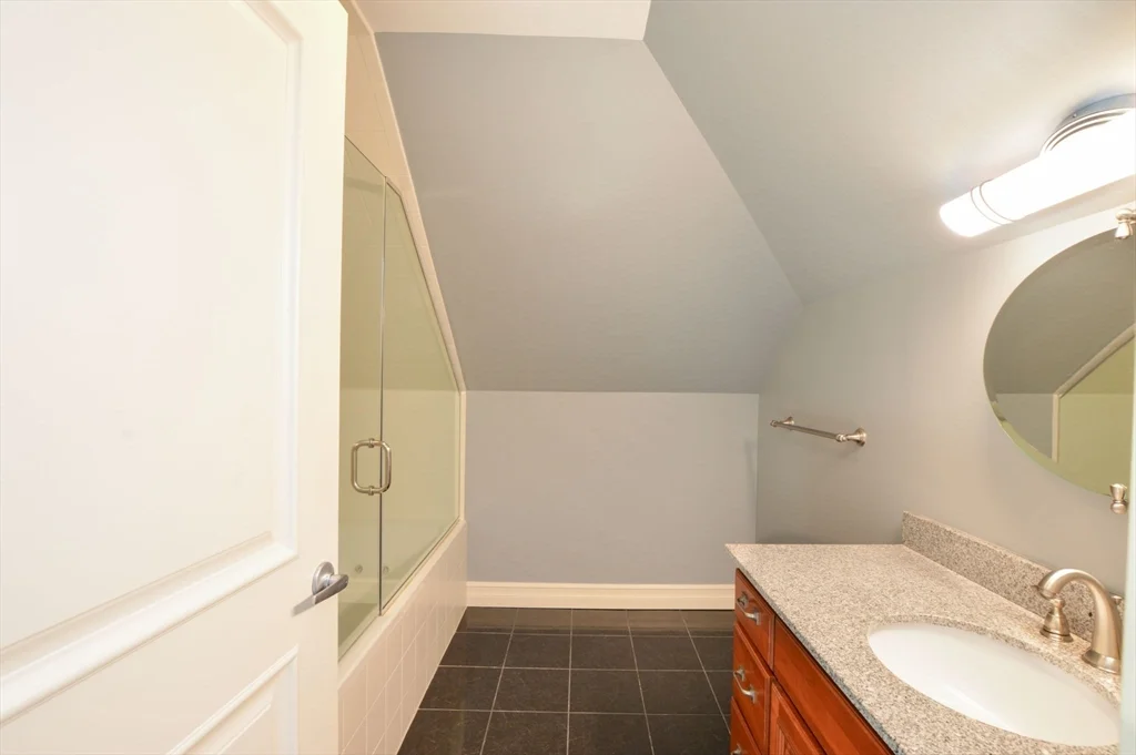 66 Tucker Ln, Dartmouth