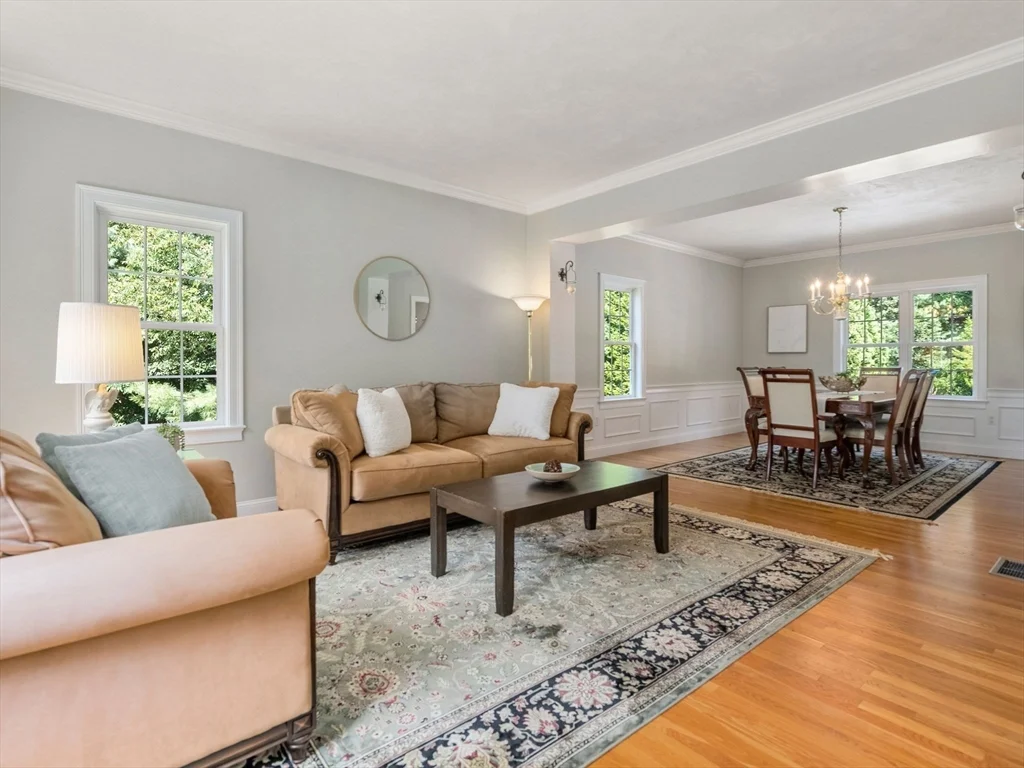 13 Breakneck Hill Rd, Hopkinton