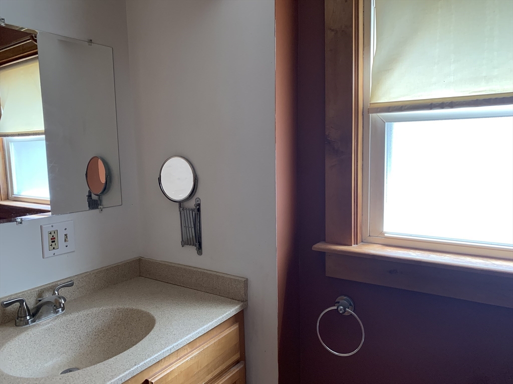 346 Fountain St,, Fall River