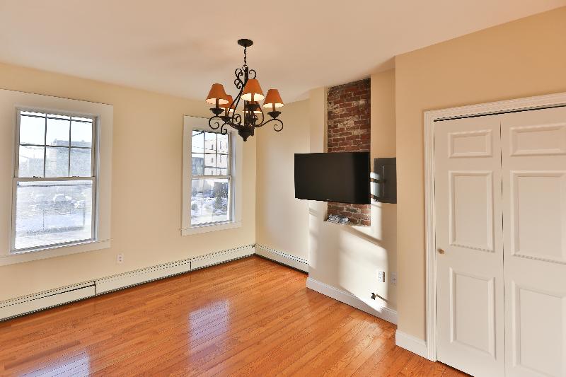 82 Bremen St, East Boston