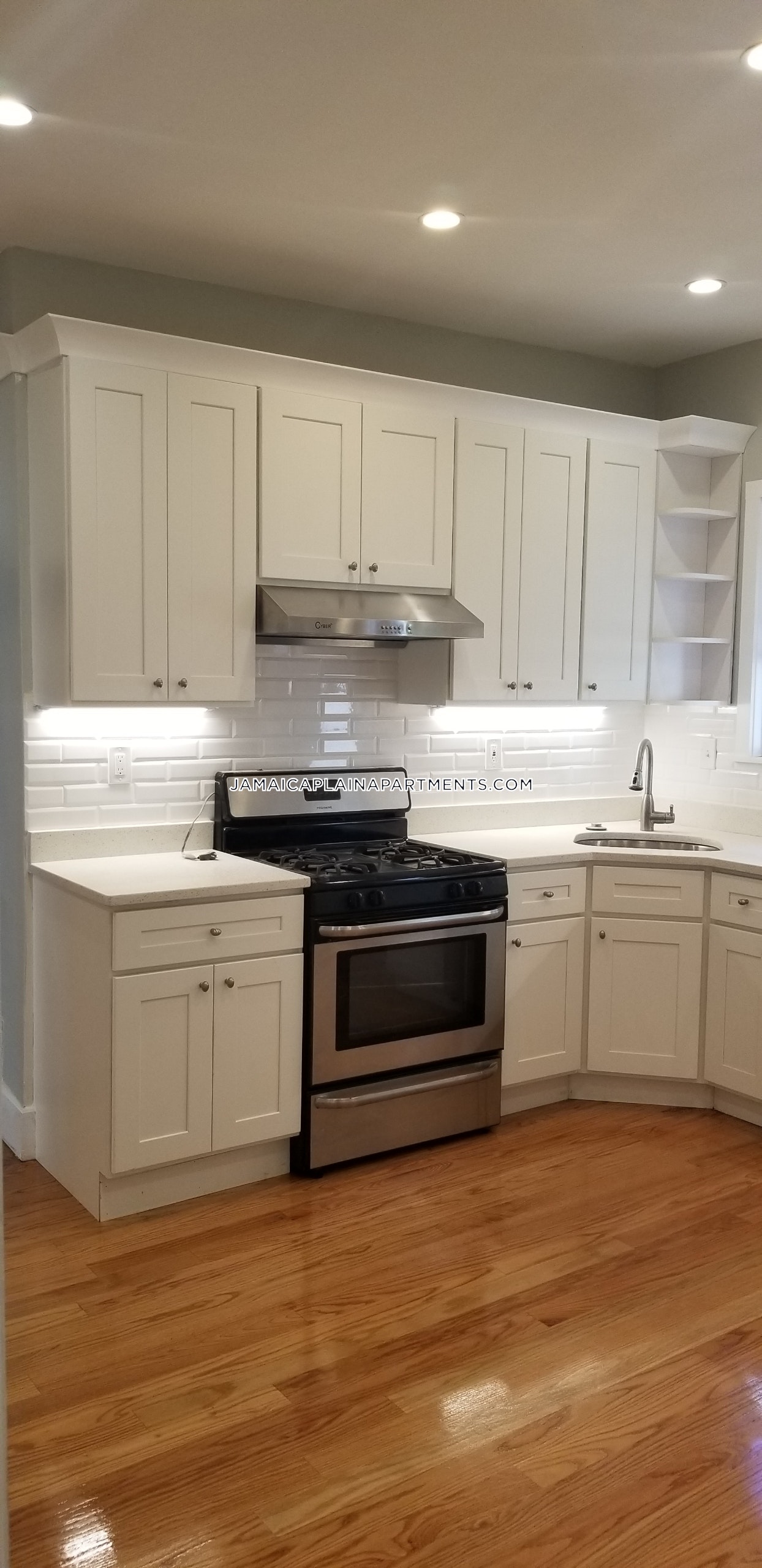 4 bed, 2 bath apartment for rent at 11 Rosemary St Unit 1, Jamaica Plain — photo 2 of 14