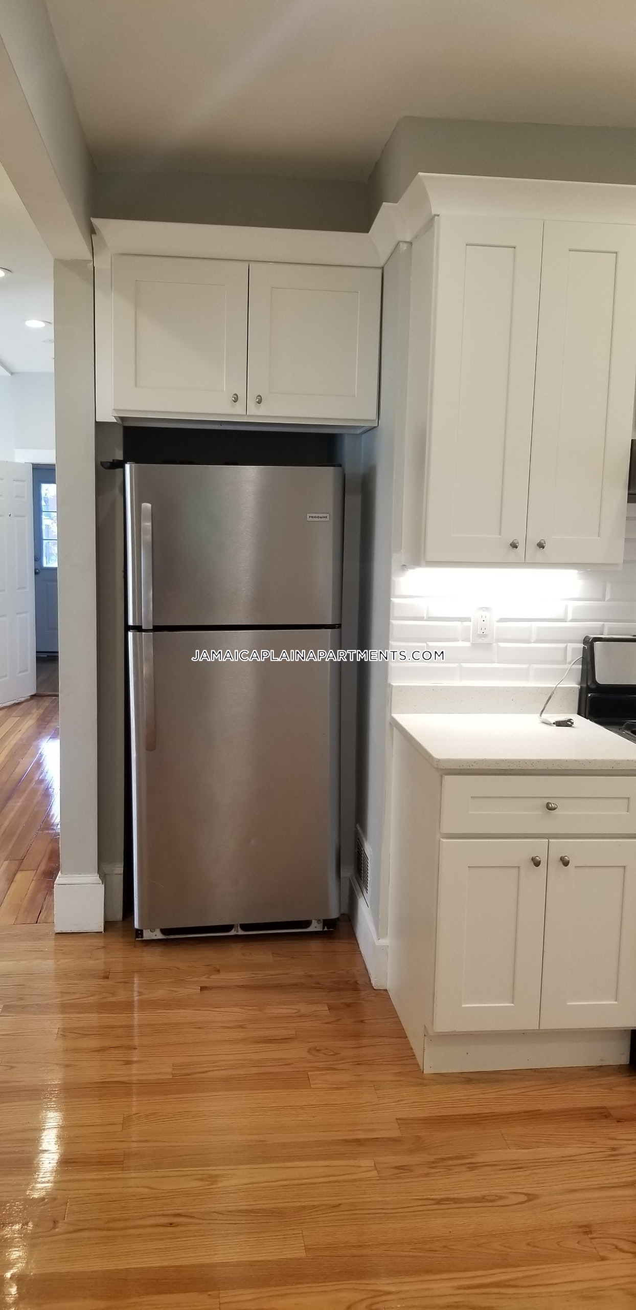 4 bed, 2 bath apartment for rent at 11 Rosemary St Unit 1, Jamaica Plain — photo 3 of 14