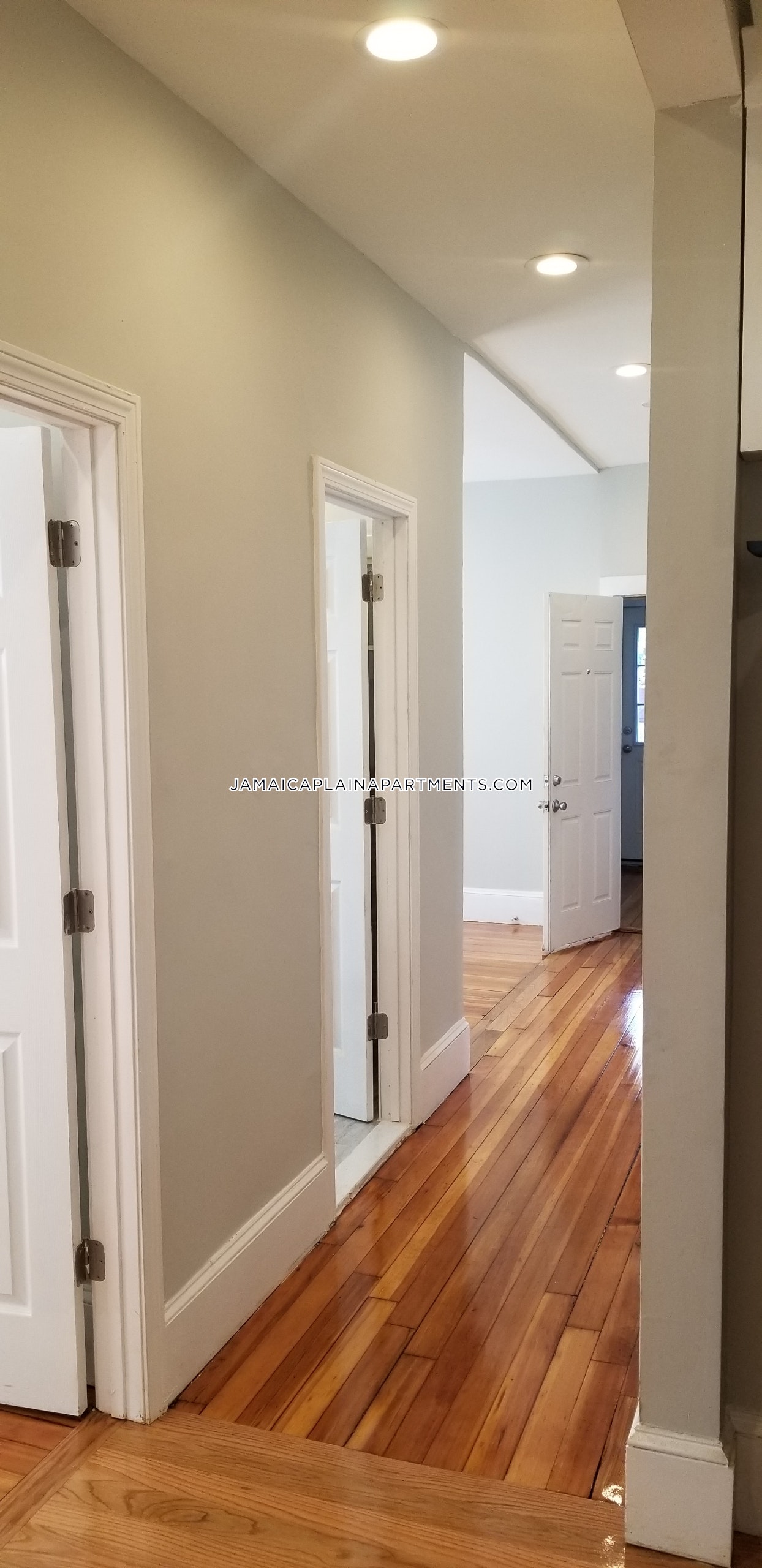 4 bed, 2 bath apartment for rent at 11 Rosemary St Unit 1, Jamaica Plain — photo 4 of 14
