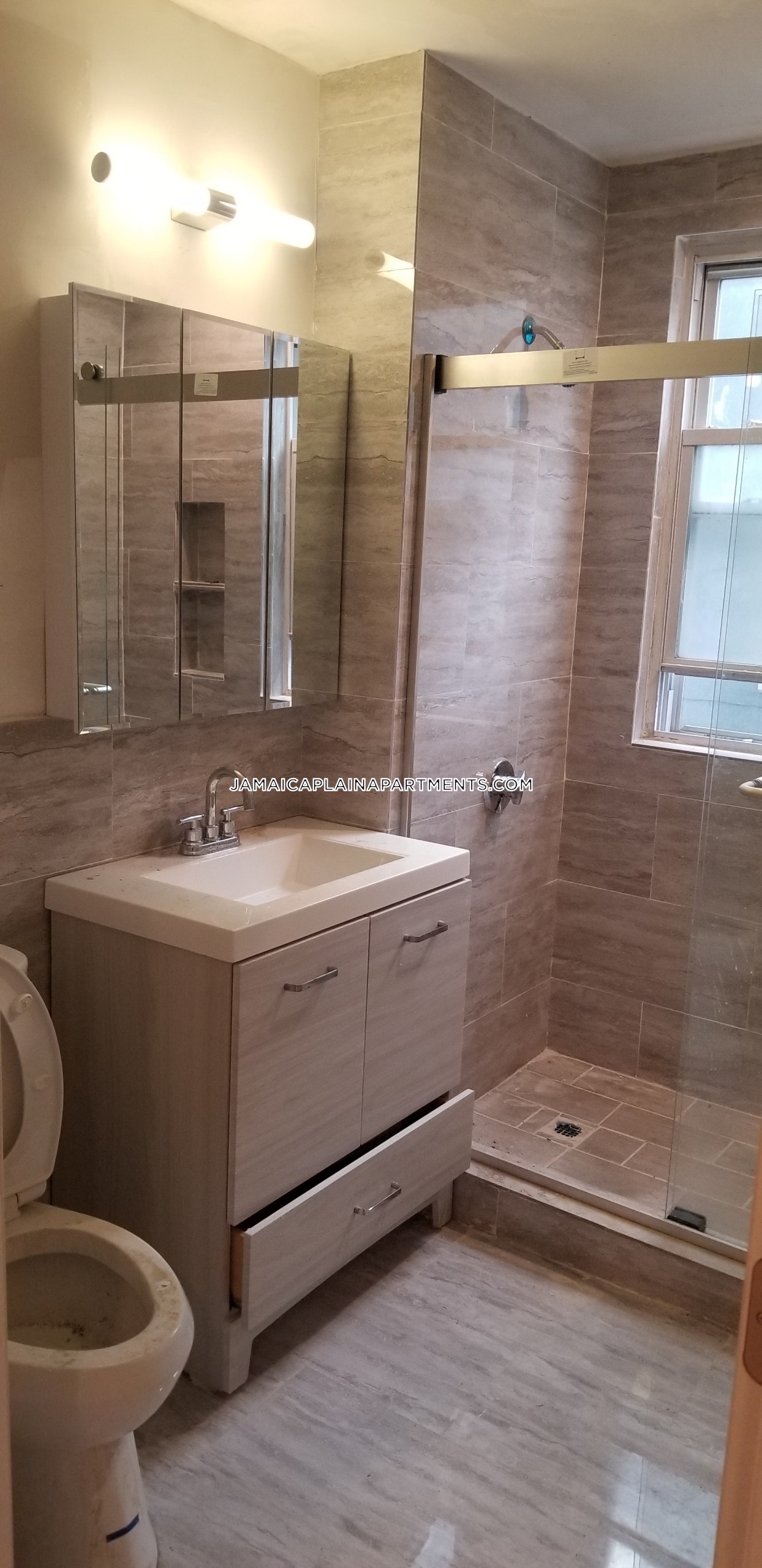 4 bed, 2 bath apartment for rent at 11 Rosemary St Unit 1, Jamaica Plain — photo 8 of 14