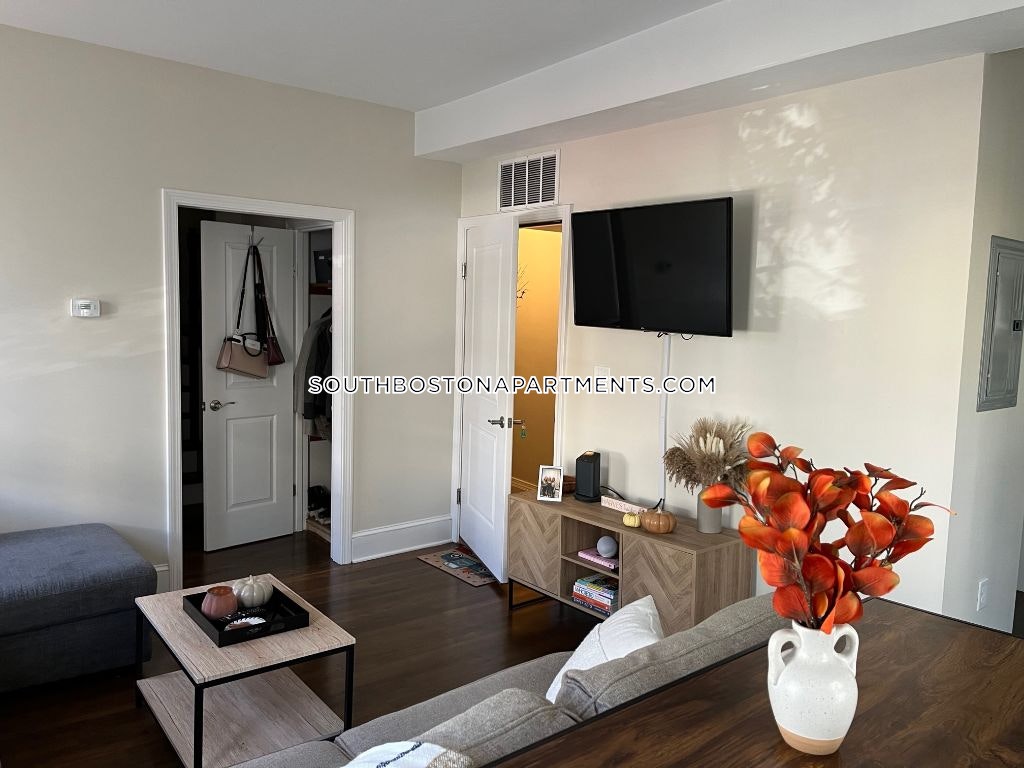 3 bed, 2 bath apartment for rent at 411 7th St Unit 2, South Boston — photo 5 of 16