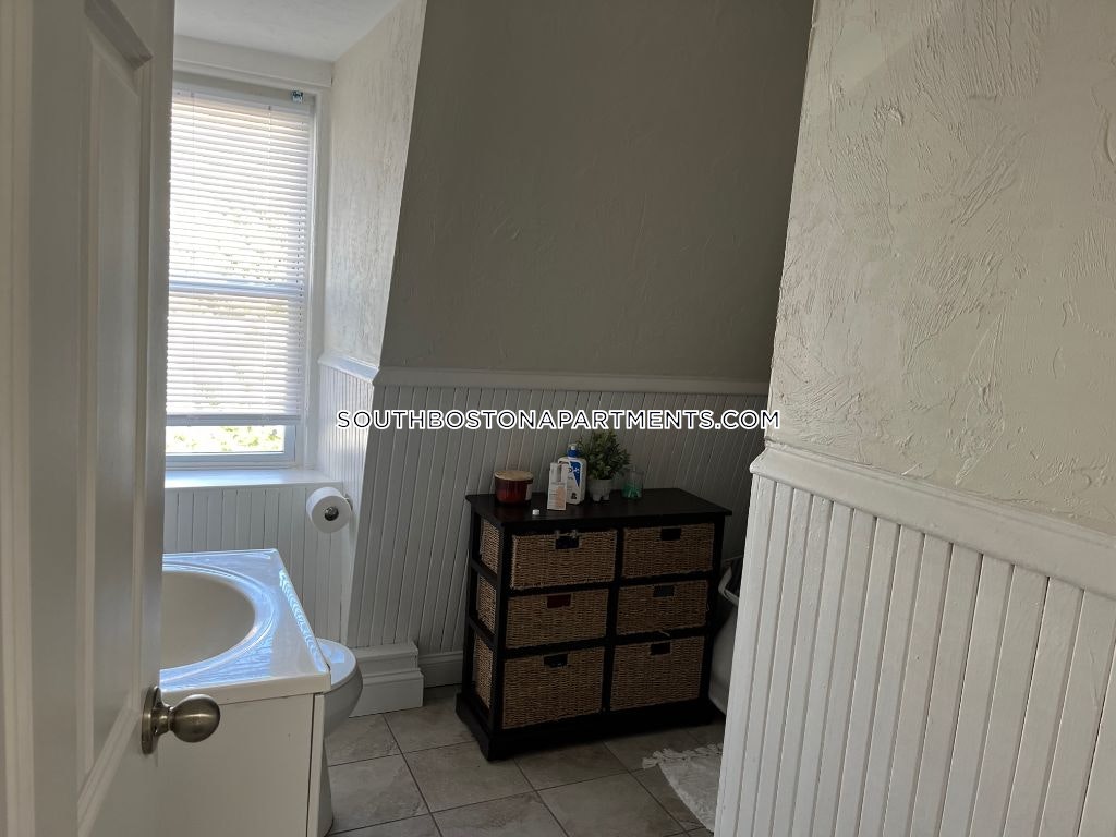 3 bed, 2 bath apartment for rent at 411 7th St Unit 2, South Boston — photo 12 of 16