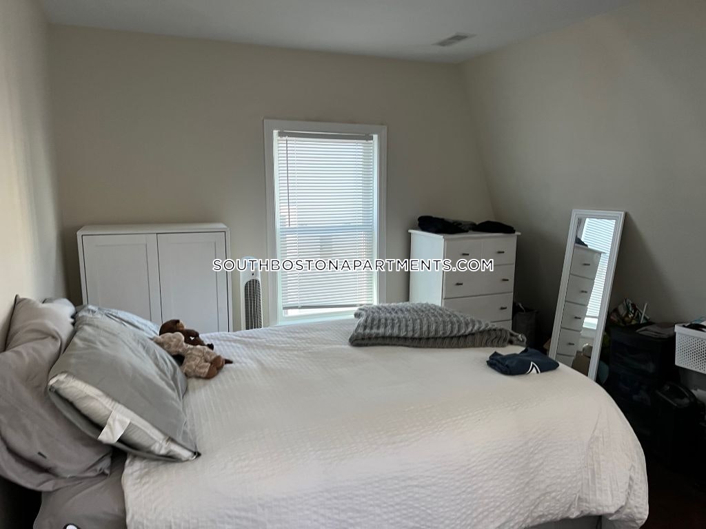 3 bed, 2 bath apartment for rent at 411 7th St Unit 2, South Boston — photo 15 of 16