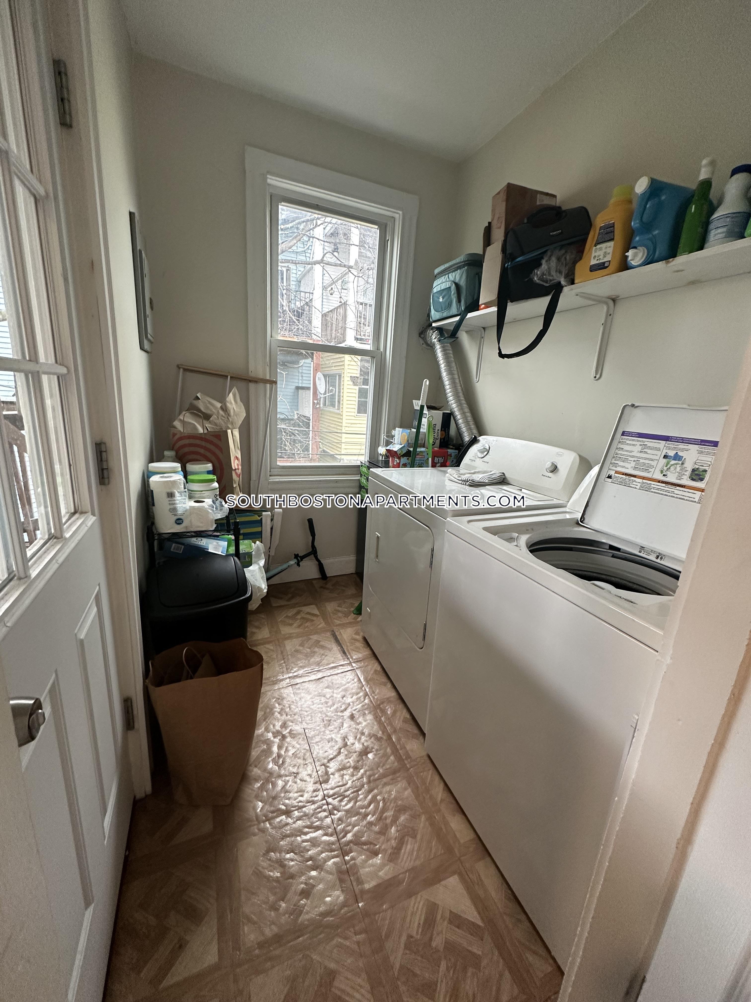 3 bed, 1 bath apartment for rent at 6 Hart Pl, South Boston — photo 6 of 10