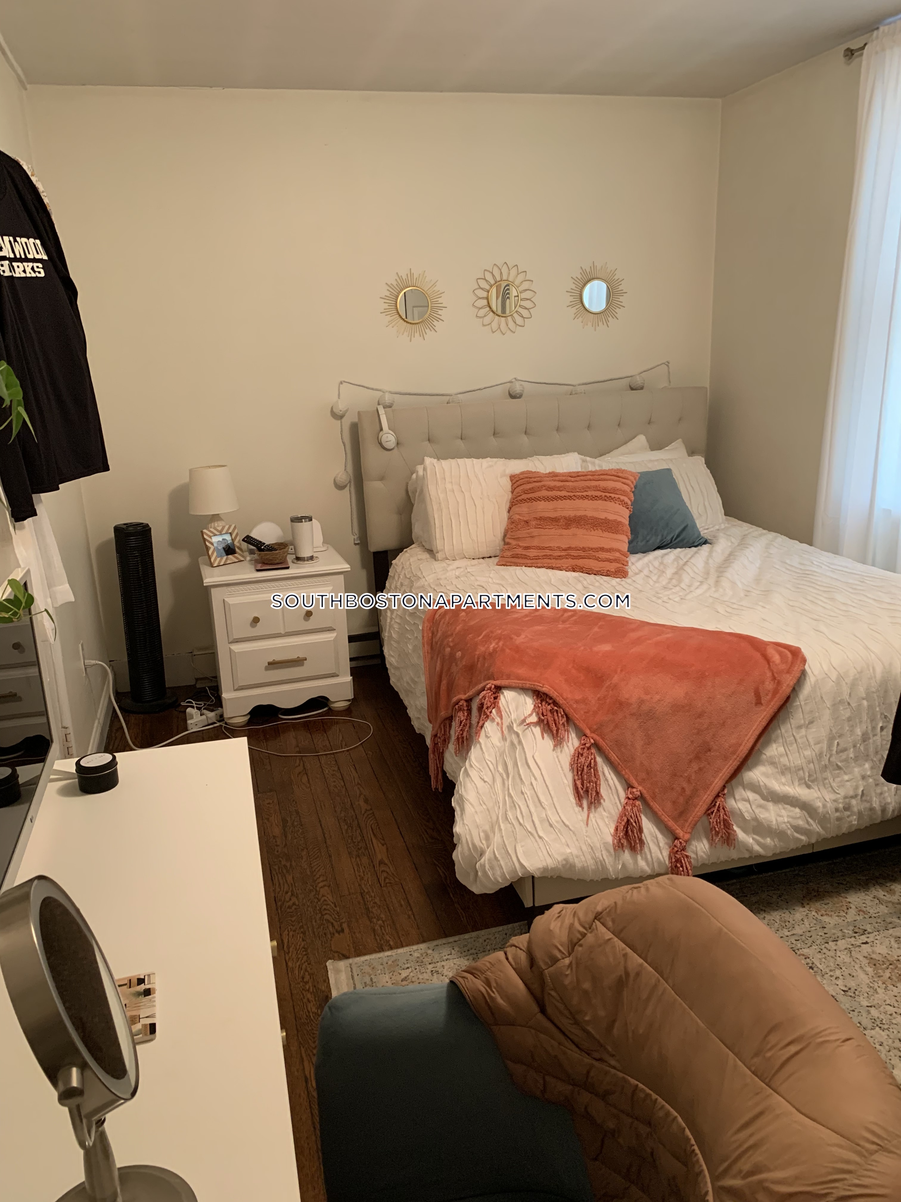 3 bed, 1 bath apartment for rent at 819 East Broadway Unit 1, South Boston — photo 14 of 34